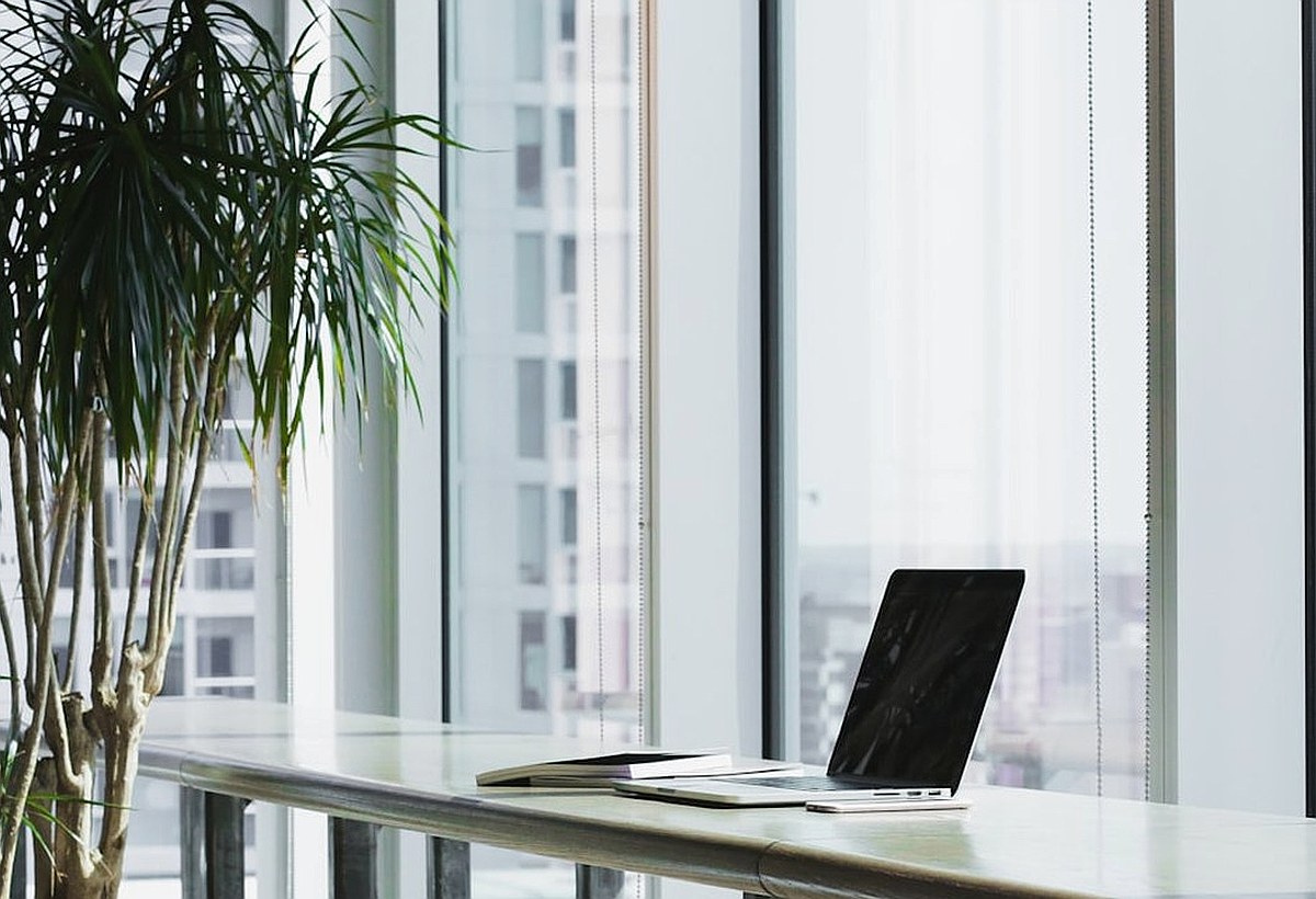 arbeitsplatz mit dokumenten